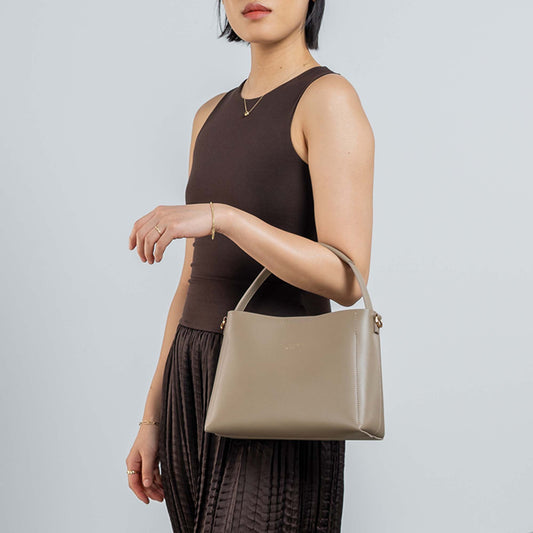 Montmartre Béatrice Midi taupe vegetable tanned leather handbag - - Isabel Bernard