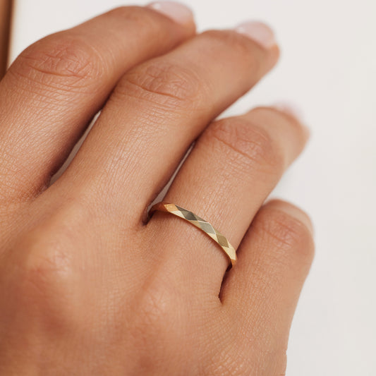 Rivoli Laura 14 karat gold ring with diamond cut - - Isabel Bernard