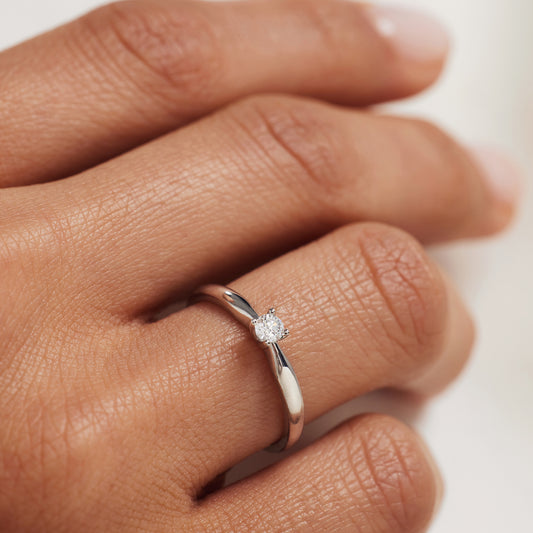 De la Paix Christine 14 karat white gold ring with diamond 0.10 carat - - Isabel Bernard