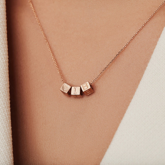 La Concorde Felie 14 karat rose gold cube initial with letter - - Isabel Bernard
