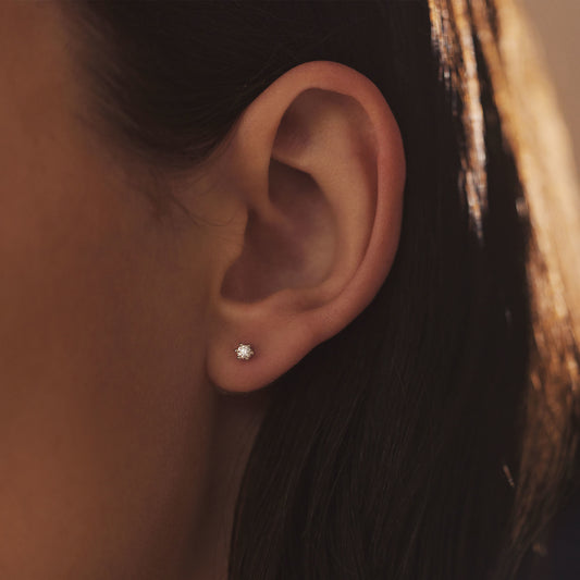 De la Paix Emily 14 karat white gold ear studs with diamond 0.10 carat - - Isabel Bernard