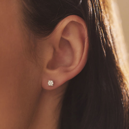 De la Paix Hanaé 14 karat white gold ear studs with diamond 0.16 carat - - Isabel Bernard