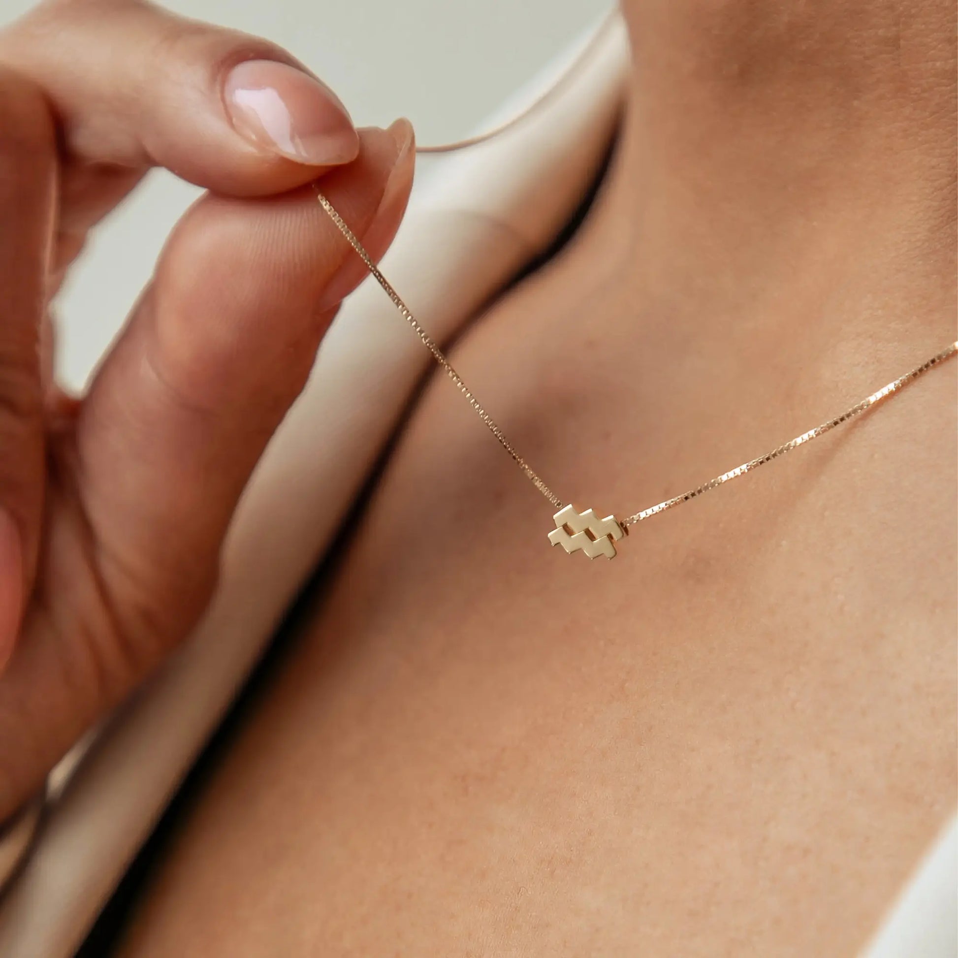 Étoiles d’Or Aquarius 14 Carat Gold Venetian Necklace With Horoscope - - Isabel Bernard