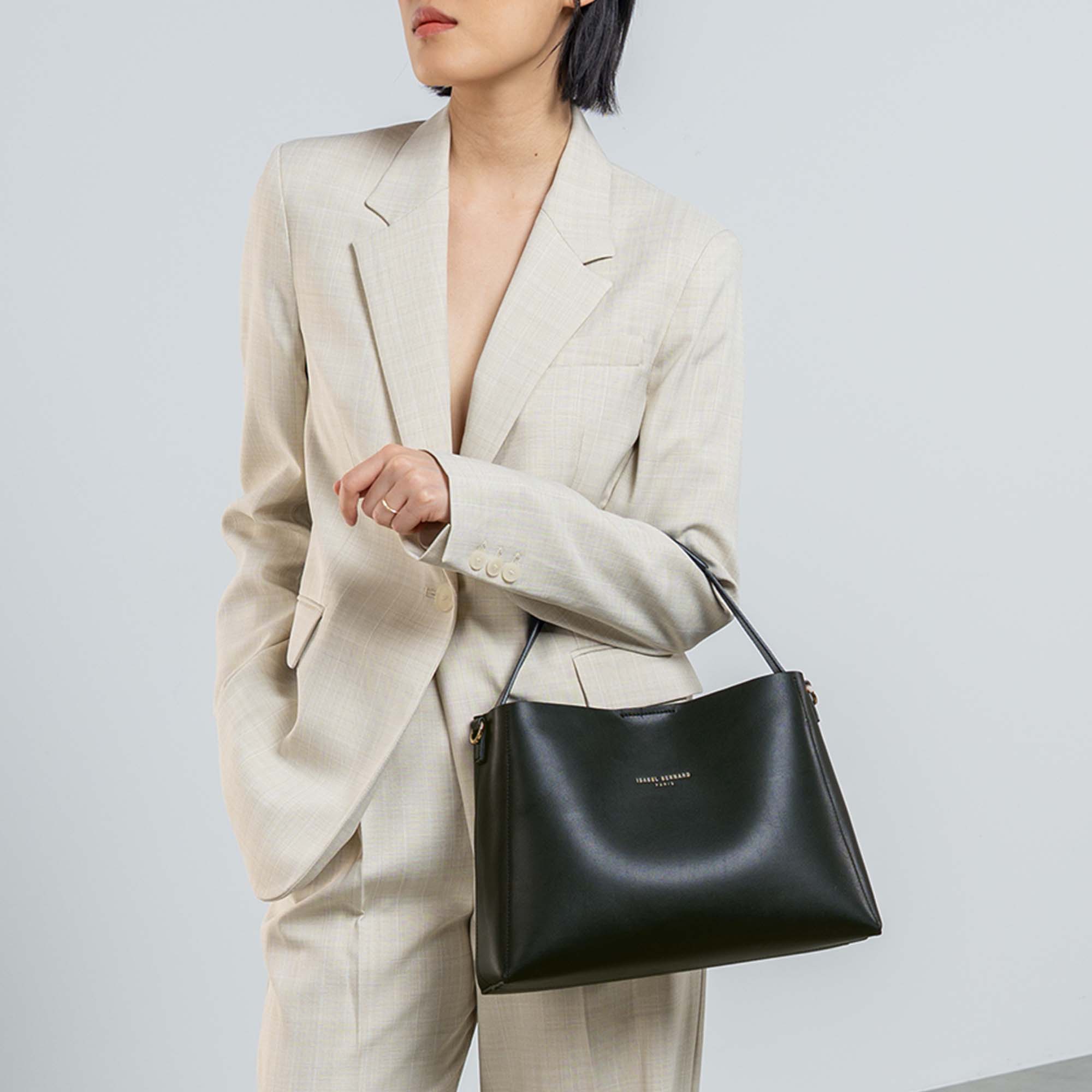 Isabel Bernard Montmartre Béatrice schwarz pflanzlich gegerbte