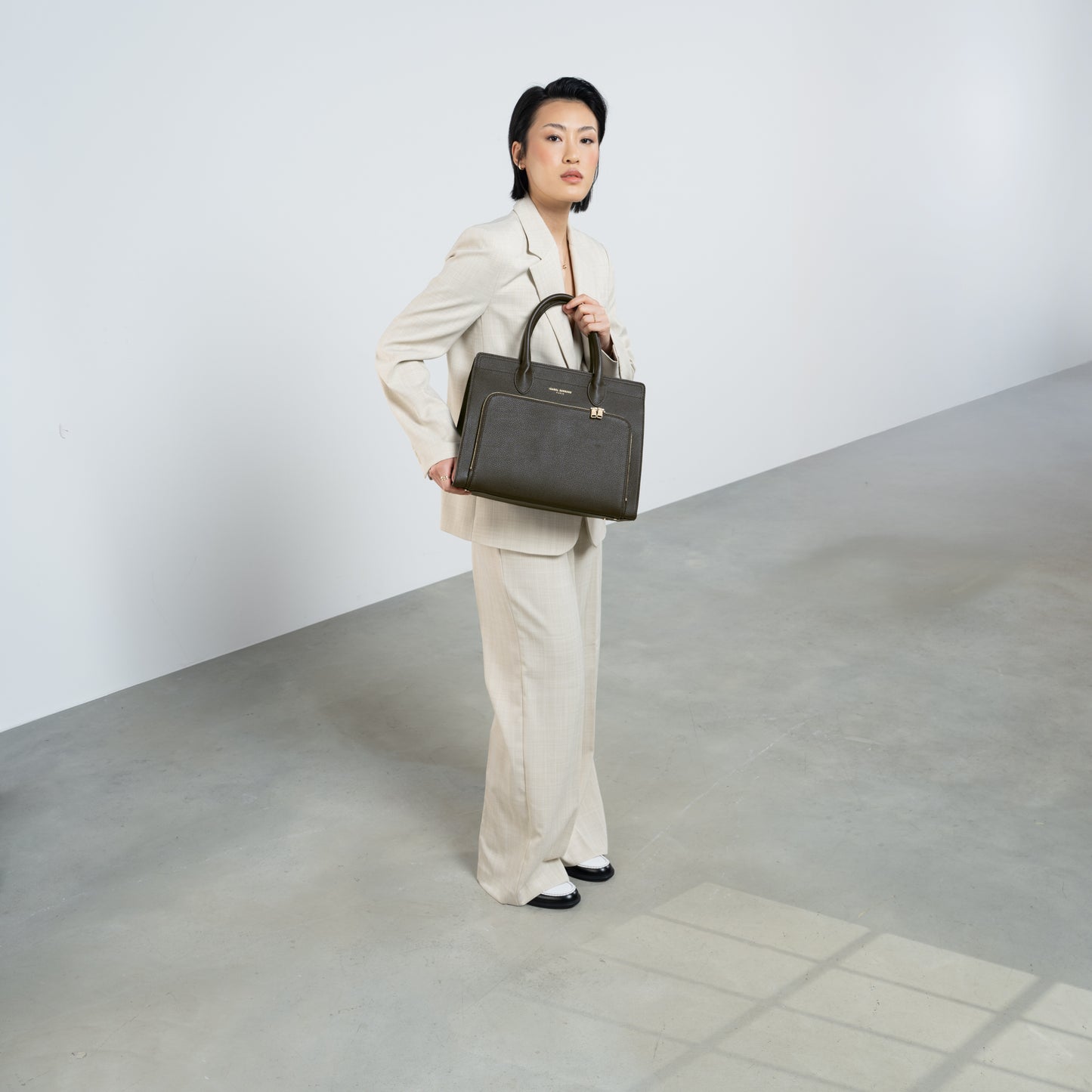 Honoré Nadine brown calfskin leather handbag with 13 inch laptop pocket - - Isabel Bernard