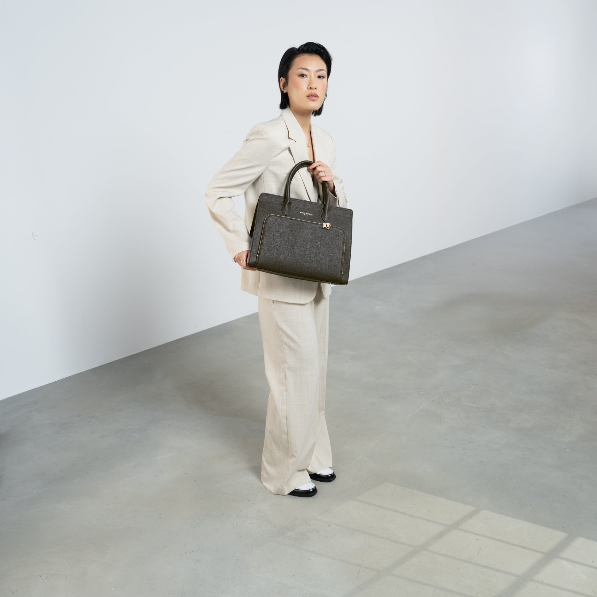 Honoré Nadine brown calfskin leather handbag with 13 inch laptop pocket - - Isabel Bernard