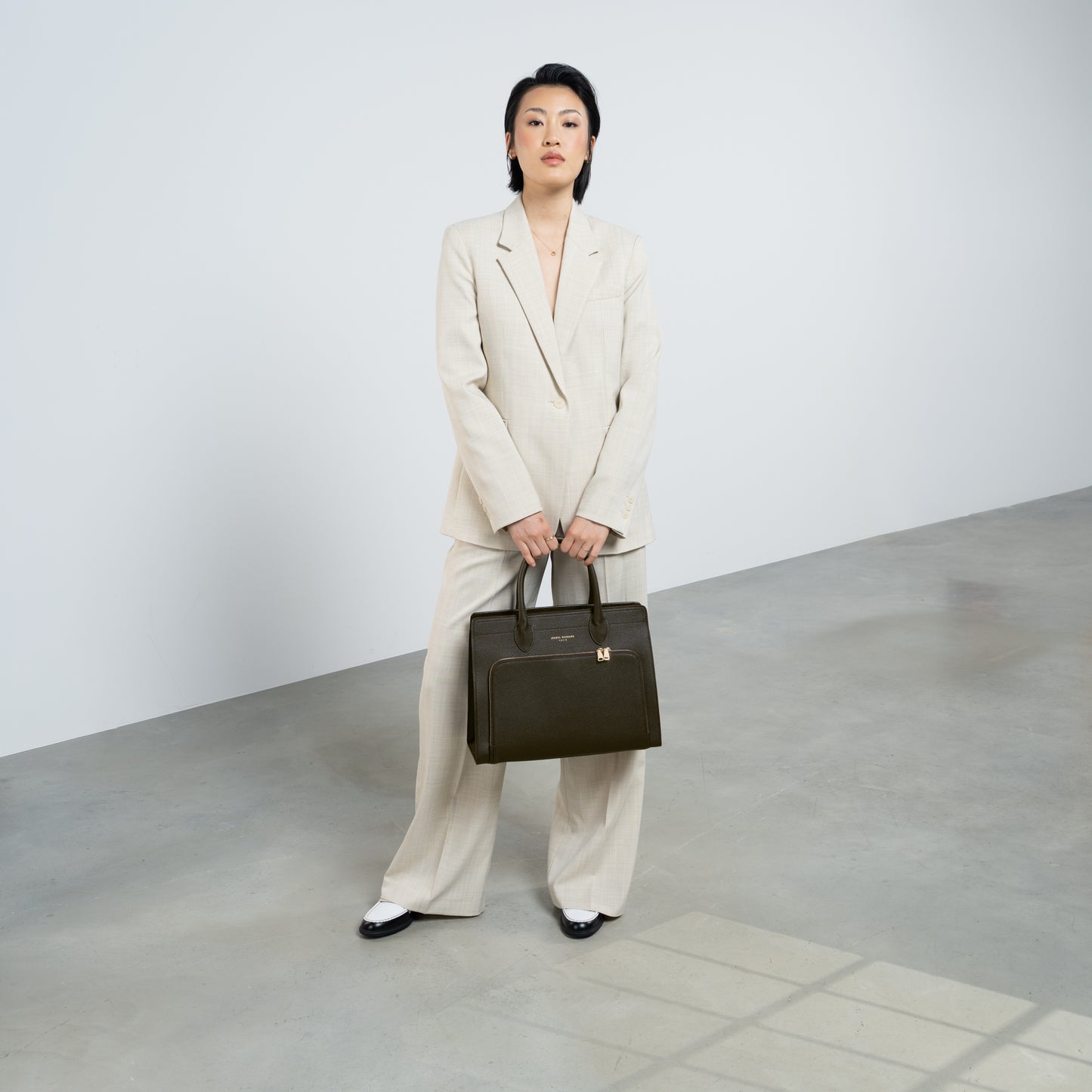 Honoré Nadine brown calfskin leather handbag with 13 inch laptop pocket - - Isabel Bernard