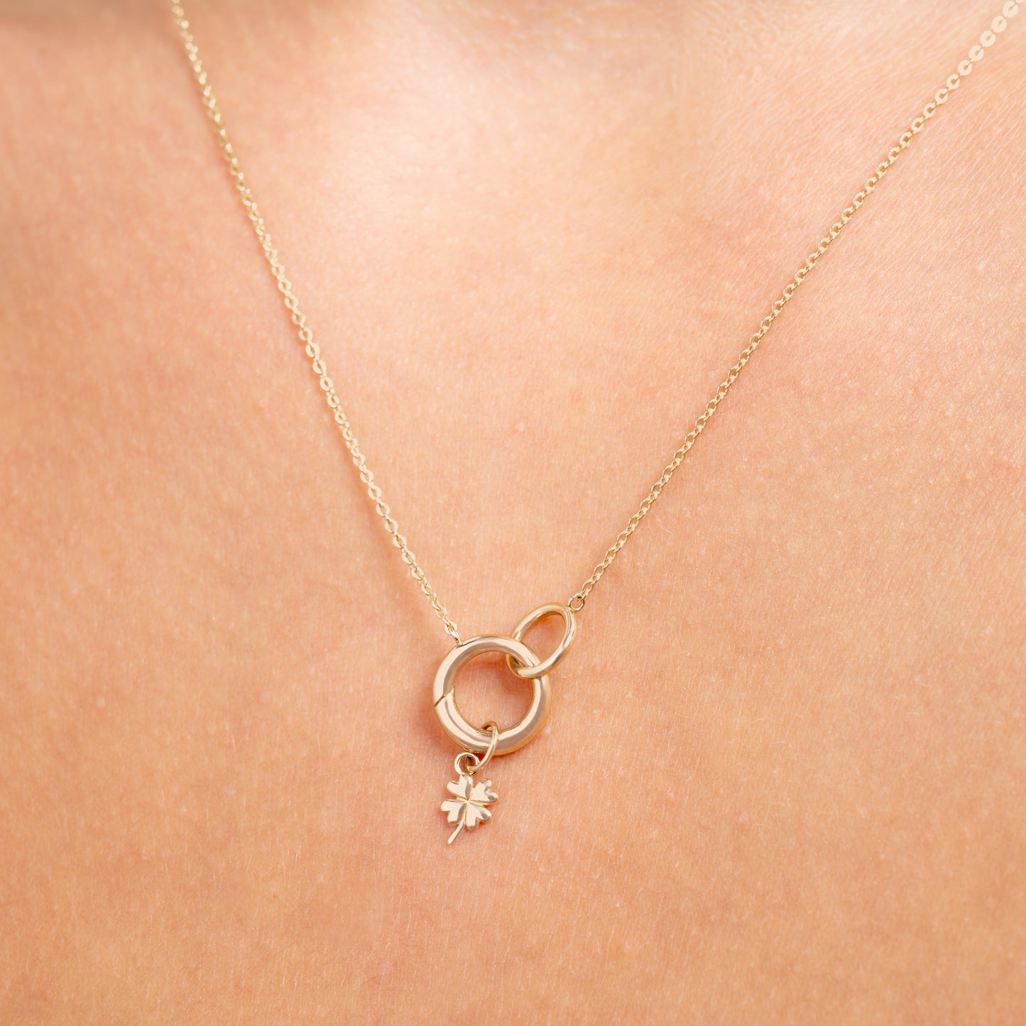 Le Marais Clover 14 karat gold charm - - Isabel Bernard