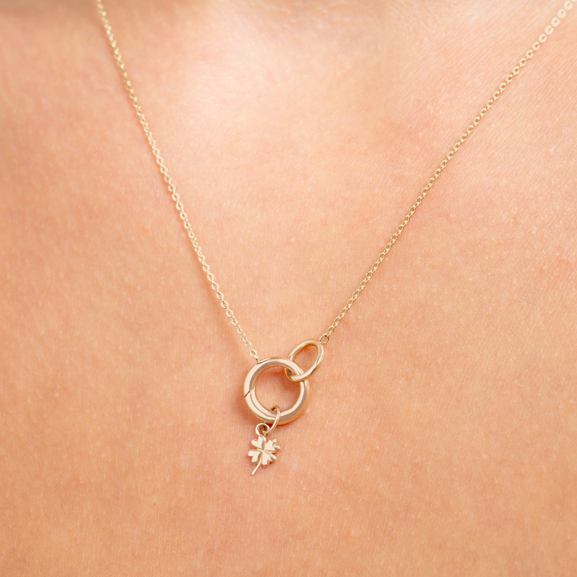 Le Marais Clover 14 karat gold charm - - Isabel Bernard