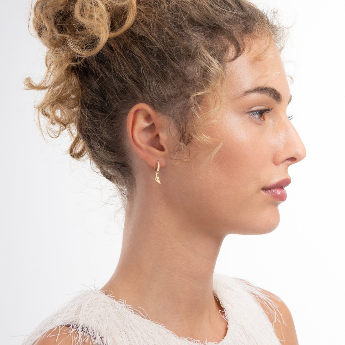 Monceau Giselle 14 karat gold hoop earrings with feather - - Isabel Bernard