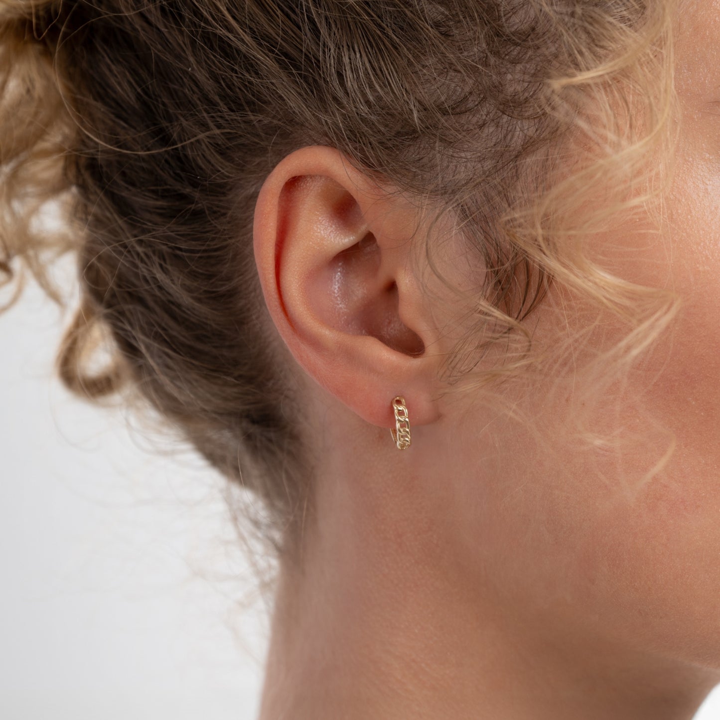 Le Marais Règine 14 karat gold hoop earrings with chains - - Isabel Bernard