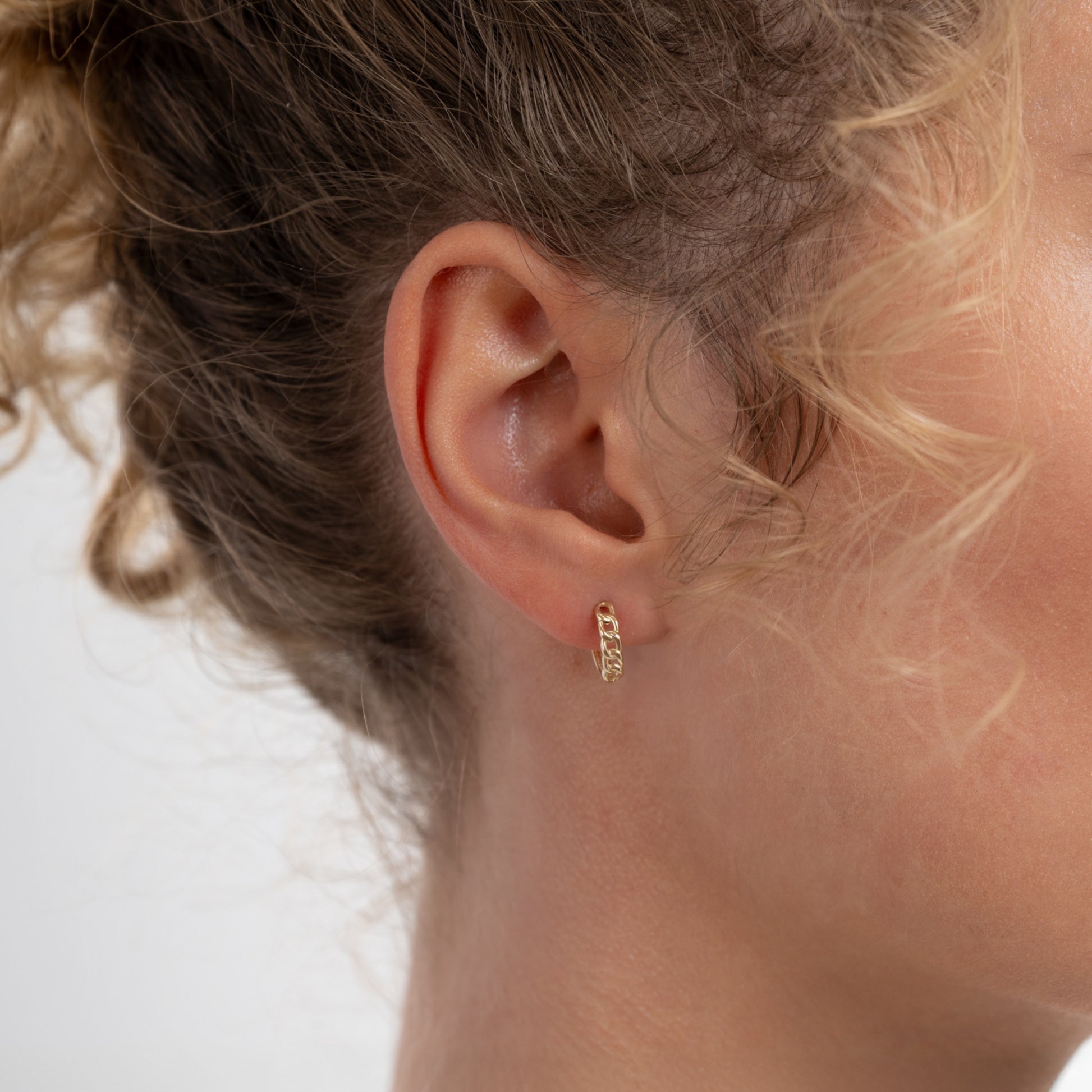 Le Marais Règine 14 karat gold hoop earrings with chains - - Isabel Bernard