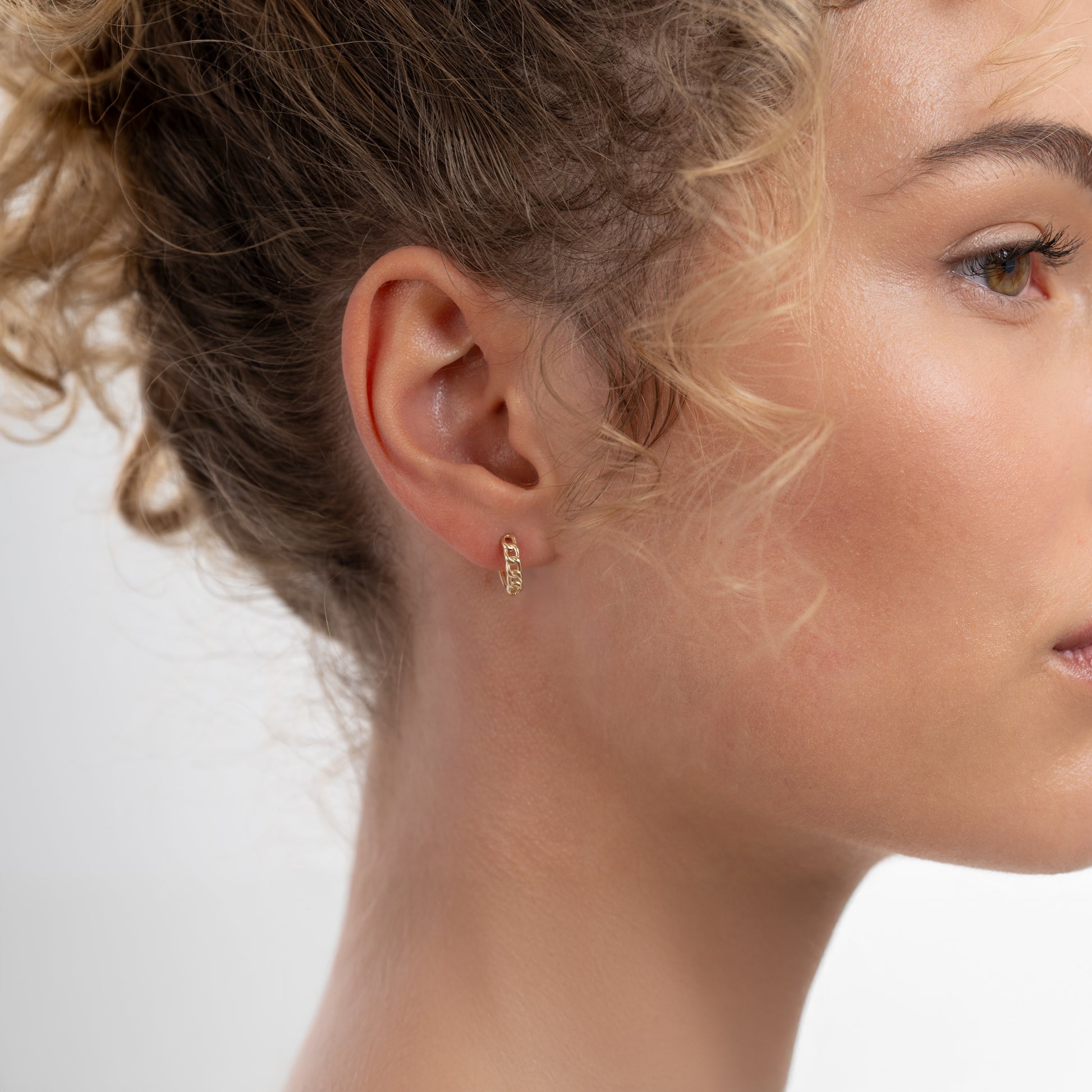 Le Marais Règine 14 karat gold hoop earrings with chains - - Isabel Bernard