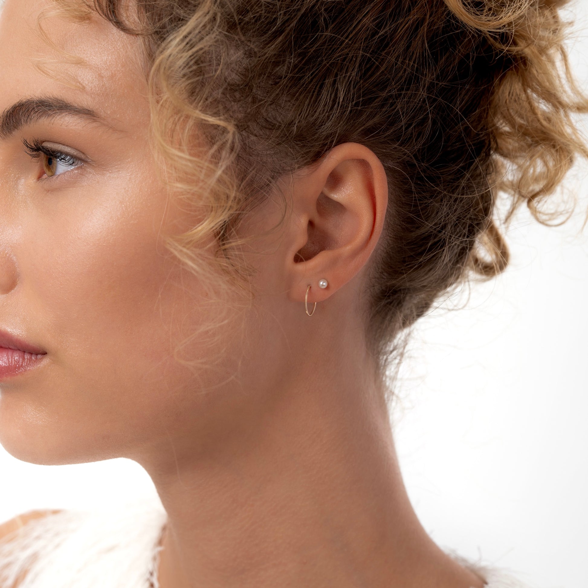 Cadeau d'Isabel 14 karat gold earrings set with pearls - - Isabel Bernard