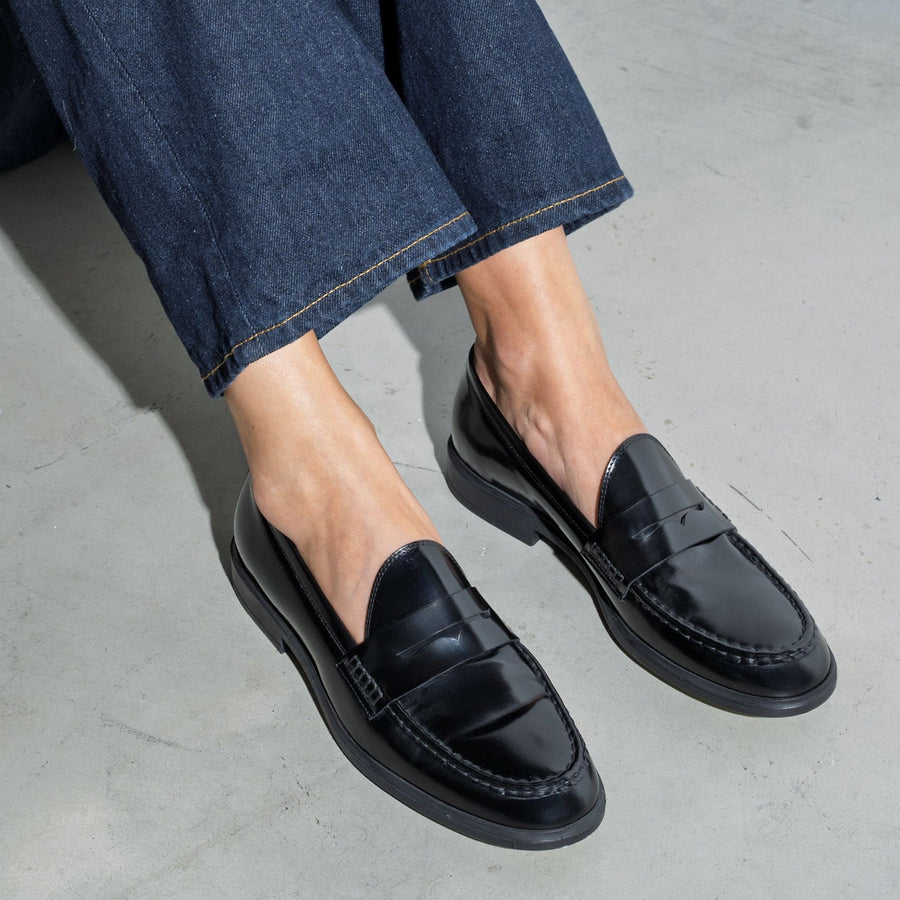 black loafers - Isabel Bernard