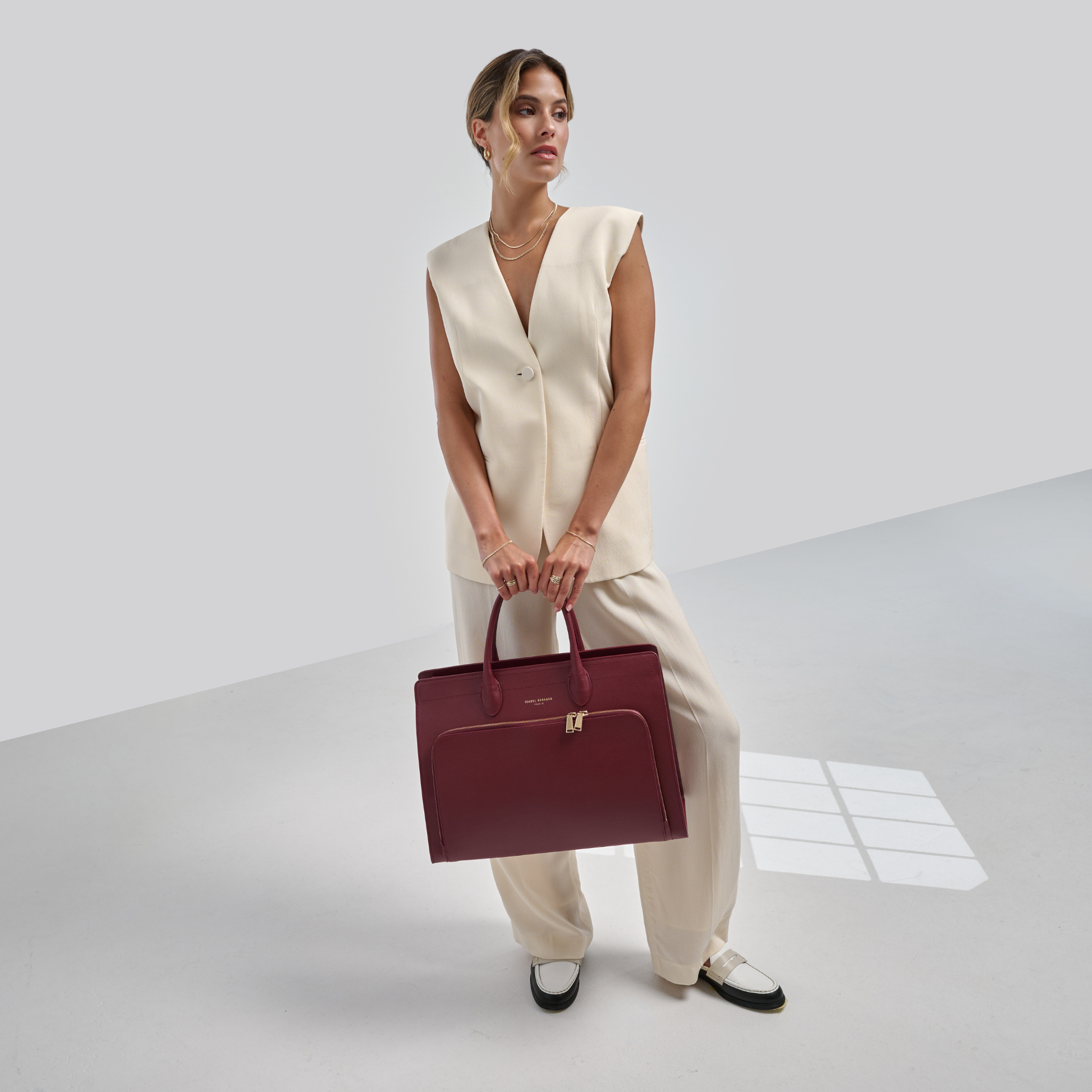 Honoré Nadine bordeaux red calfskin leather handbag with 16.4 inch laptop pocket - - Isabel Bernard