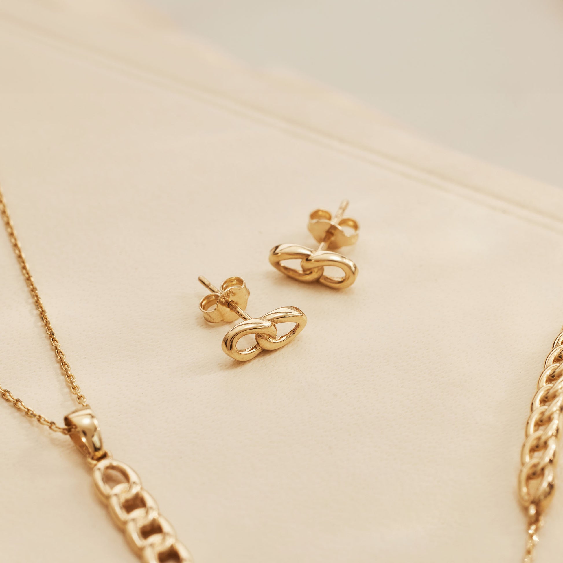 Isabel Bernard Règine 14 karat gold Earrings - Main Image